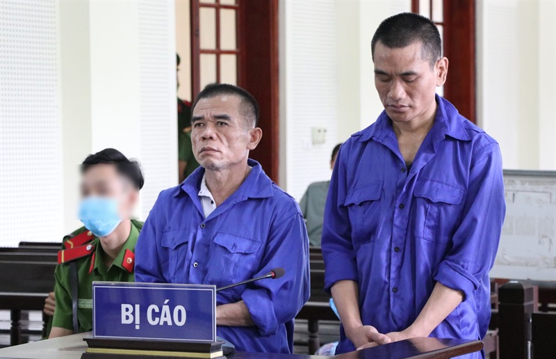 Hai bị cáo Phan Trọng Sơn và Nguyễn Tất Thạch.