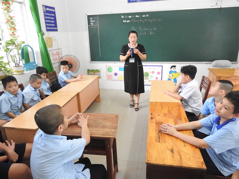 Giờ lên lớp C1A của cô Trần Thị Minh Yến.