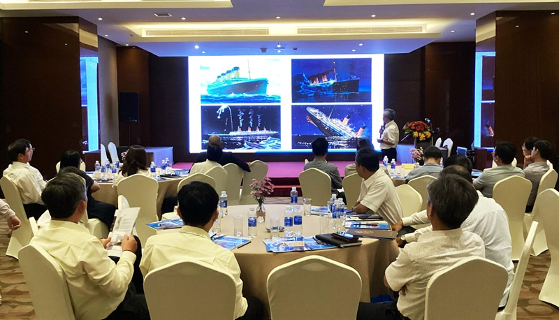 Đại diện Cảng vụ Đà Nẵng chia sẻ một số giải pháp bảo đảm an toàn hoạt động tàu biển và giải pháp bảo vệ tài sản khi có sự cố xảy ra.