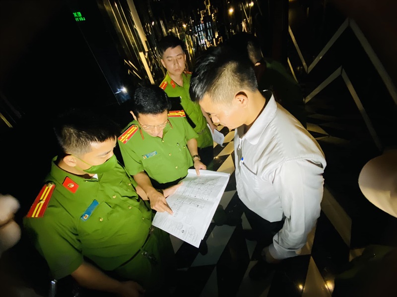 Công an TP Đà Nẵng kiểm tra an toàn PCCC tại cơ sở karaoke.