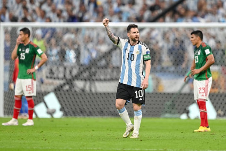 Messi cùng các đồng đội vươn lên đứng thứ 2 bảng C.
