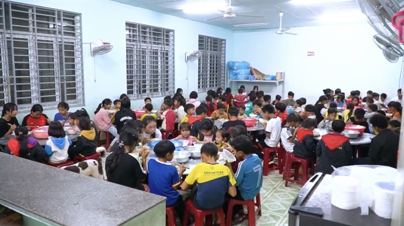 Bữa ăn của trẻ vùng cao luôn được chính quyền địa phương ở Quảng Nam quan tâm (ảnh minh họa). Ảnh: B.B