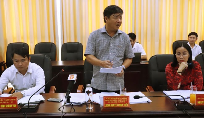 Phó Bí thư Thường trực Thành ủy, Chủ tịch HĐND thành phố Lương Nguyễn Minh Triết phát biểu tại buổi làm việc.