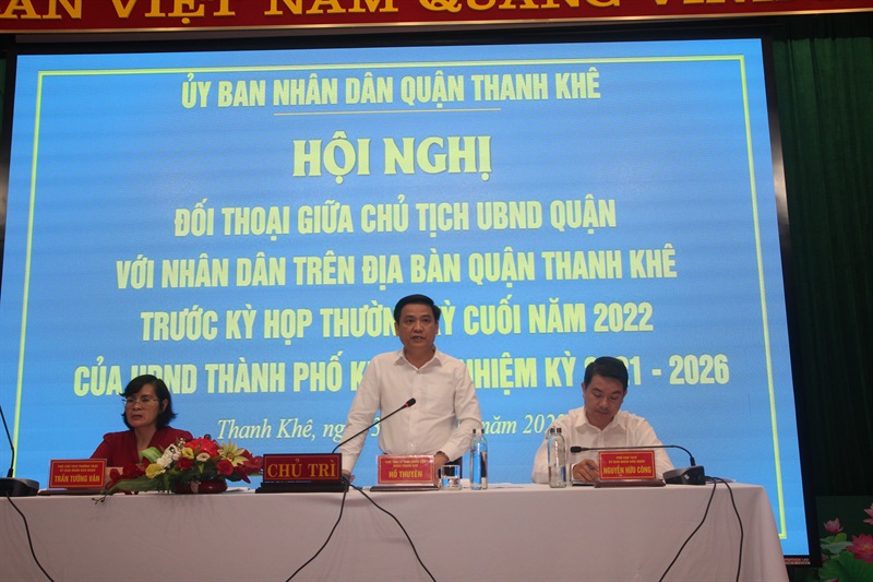 Chủ tịch UBND quận Thanh Khê Hồ Thuyên trả lời ý kiến, kiến nghị của người dân tại buổi đối thoại