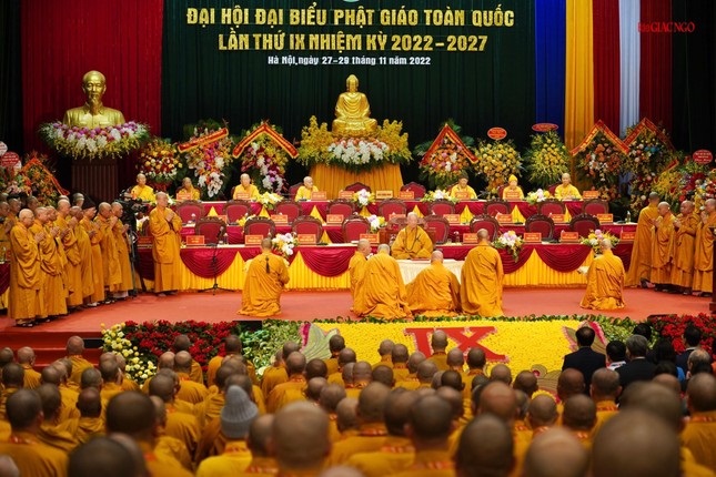 Nghi thức suy tôn Đức Trưởng lão Hòa thượng Thích Trí Quảng lên ngôi vị Pháp chủ Giáo hội Phật giáo Việt Nam.