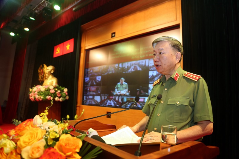 Đại tá Trần Đình Liên- Phó Giám đốc Công an TP Đà Nẵng chủ trì tại điểm cầu Công an TP Đà Nẵng.