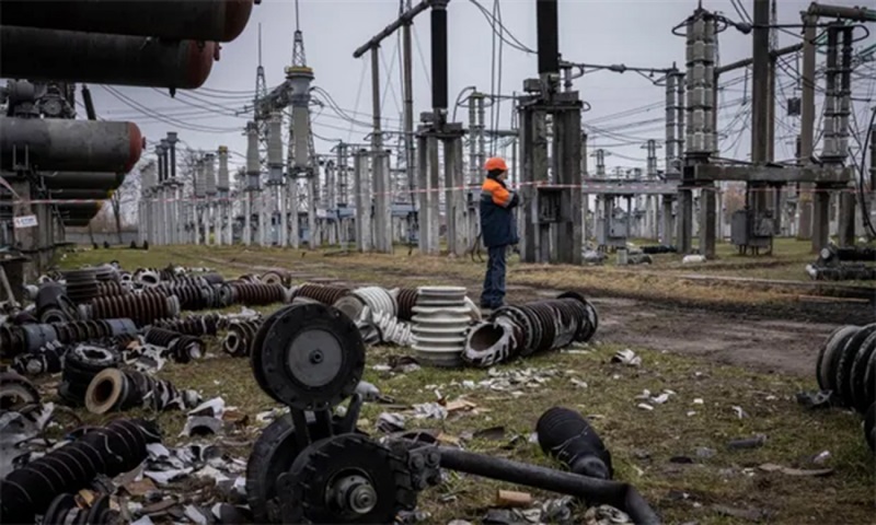 Một nửa hạ tầng năng lượng của Ukraine bị hư hại do các cuộc tập kích. Ảnh: Getty