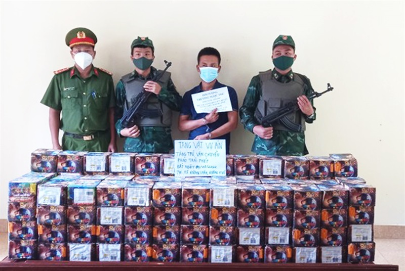 BĐBP tỉnh Quảng Trị phát hiện và bắt giữ 1 đối tượng vận chuyển và tàng trữ 86kg pháo hoa.