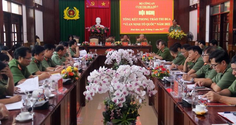 Thiếu tướng Lê Hồng Hiệp- Phó Cục trưởng Cục Công tác Đảng và công tác chính trị Bộ Công an phát biểu tại hội nghị.