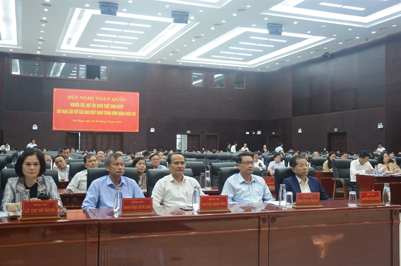 Lãnh đạo TP Đà Nẵng và đại biểu tham dự Hội nghị tại điểm cầu Đà Nẵng.