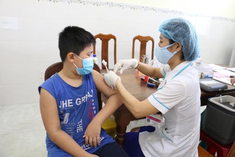 Đà Nẵng tổ chức tiêm vaccine phòng COVID-19 vào đợt tháng 8-2022 trước khi vào năm học mới.
