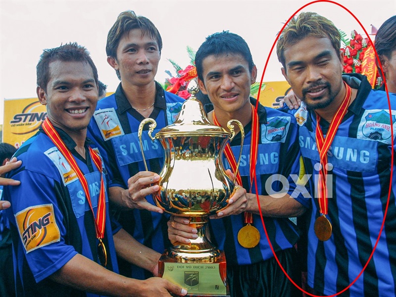 Bộ tứ tuyển thủ Thái trong đội hình HAGL giai đoạn 2002-2004.