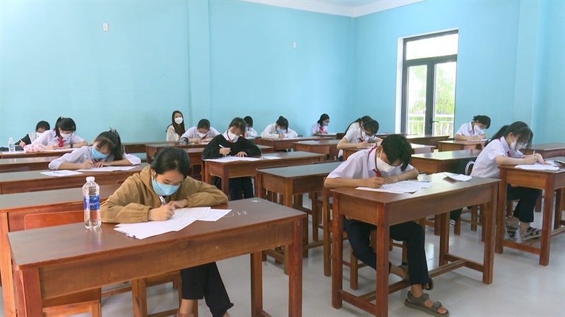 Các em học sinh tham gia kỳ thi.