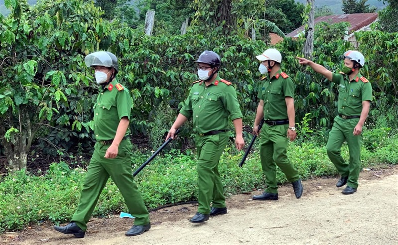 Lực lượng Công an xã Quảng Phú thường xuyên bám sát cơ sở, gần gũi với Nhân dân, làm tốt công tác dân vận