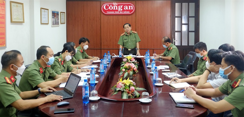 Đại tá Trần Đình Liên- Phó giám đốc Công an TP Đà Nẵng phát biểu kết luận tại buổi làm việc.