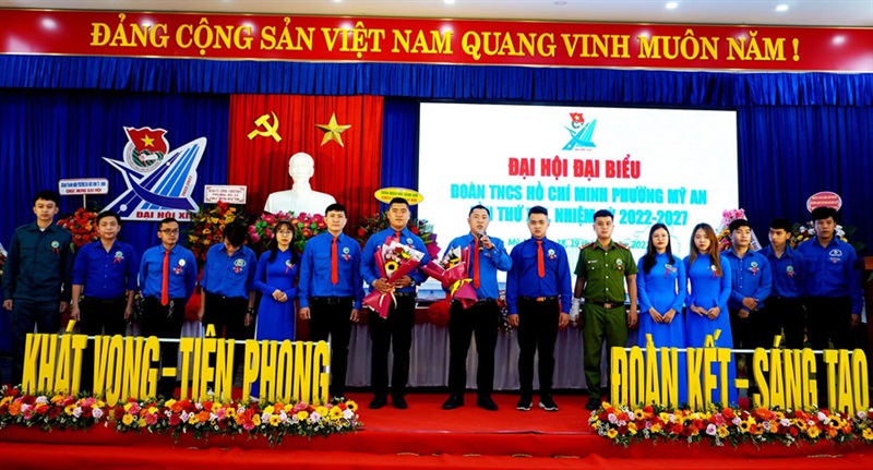 Ban Chấp hành Đoàn TNCS Hồ Chí Minh phường Mỹ An khóa XIII ra mắt.