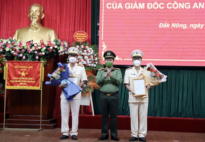 Thượng tá Dương Văn Mạnh, Trưởng Công an huyện Đắk Mil phát biểu nhận nhiệm vụ
