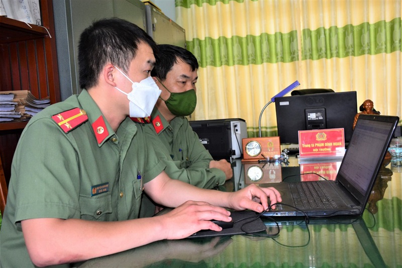 Đội Tổng hợp Công an huyện Sơn Tịnh đăng tải thông tin tuyên truyền lên trang "Zalo - Sơn Tịnh bình yên".