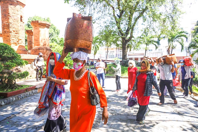 Đồng bào Chăm Ninh Thuận về dự Lễ hội.