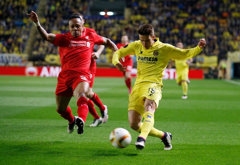Liverpool (trái) phải cẩn trọng với Villarreal biệt danh “tàu ngầm vàng”