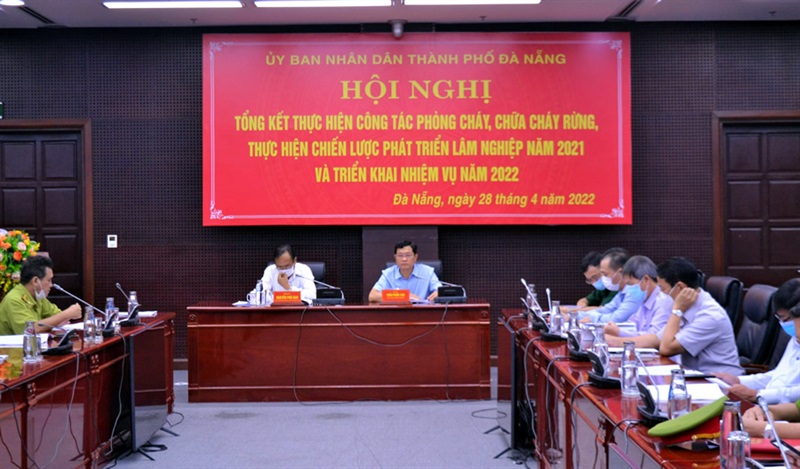 Phó Chủ tịch UBND TP Đà Nẵng Trần Phước Sơn và Giám đốc Sở NN & PTNT TP Đà Nẵng Nguyễn Phú Ban chỉ đạo tại Hội nghị.