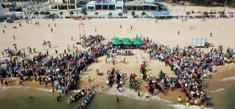 Sầm uất bãi biển Thuận An ngày khai mạc Festival.