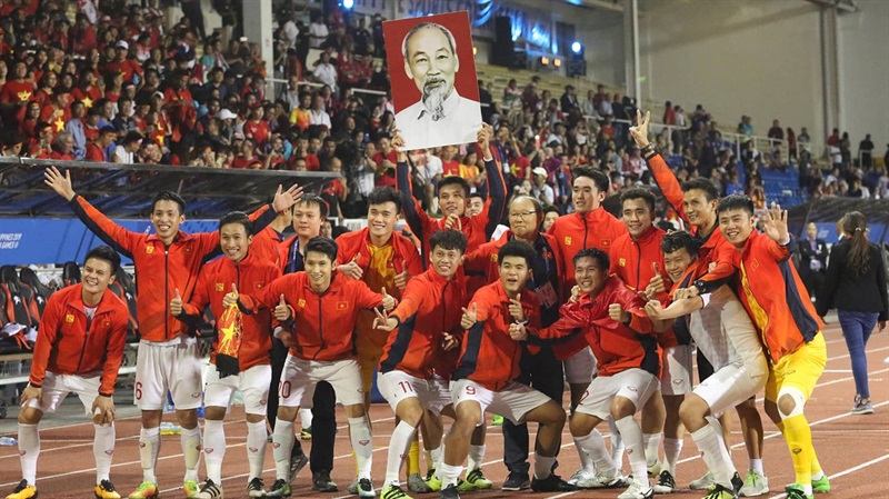 Đội tuyển U23 Việt Nam là đương kim vô địch SEA Games, mang mã số A1 và thi đấu trận khai mạc.
