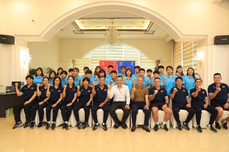 Lãnh đạo VFF gặp mặt, động viên đội tuyển nữ Việt Nam trước thềm SEA Games 31.