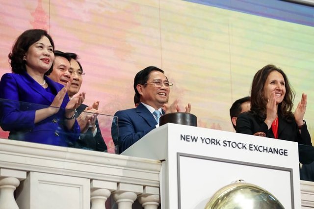 Thủ tướng Chính phủ Phạm Minh Chính đã tới tham quan Sàn giao dịch chứng khoán New York (NYSE).