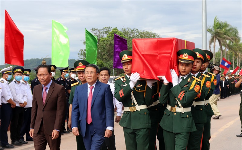 Xúc động lễ đón nhận hài cốt liệt sĩ hy sinh tại Lào về đất Mẹ.