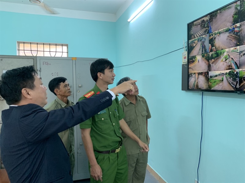 Công an phường Trường Xuân bắt giữ đối tượng Hồ Minh Tẩu trộm cắp xe máy.
