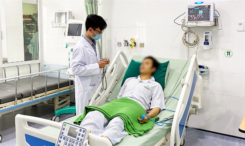 Bệnh nhân T. được các bác sĩ hỗ trợ điều trị kịp thời và may mắn sức khỏe đã dần ổn định.