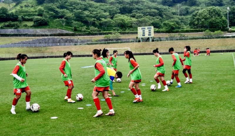Đội tuyển U18 nữ Việt Nam tập luyện tại Nhật Bản.
