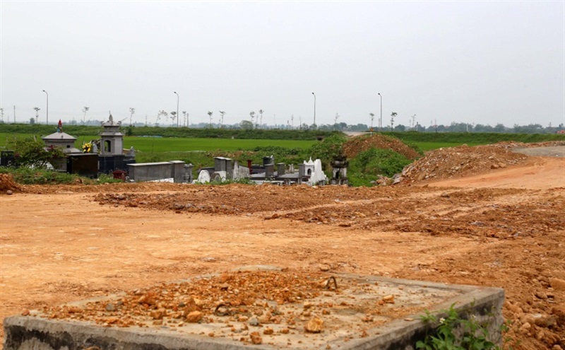 Tuyến đường trải dài qua địa phận các xã Hưng Lộc, Hưng Hòa và phường Hưng Dũng, TP Vinh vẫn còn dang dở.