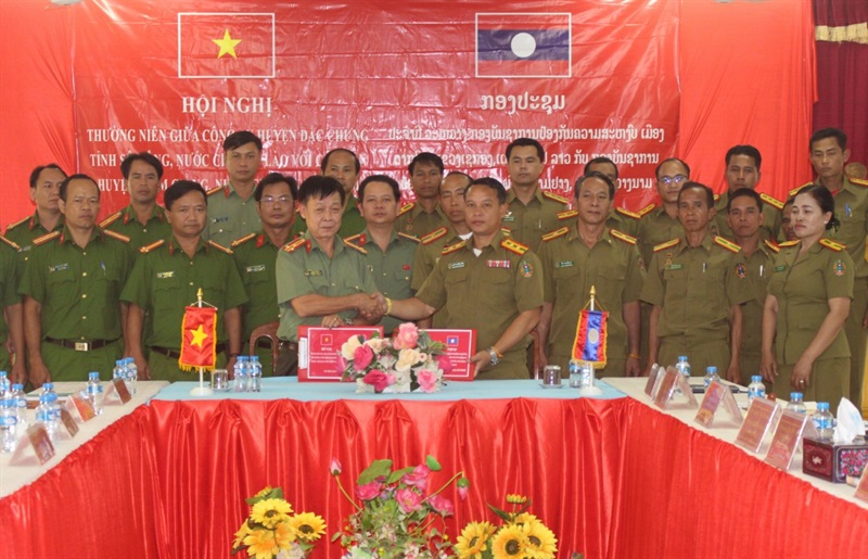 Đoàn công tác Công an Quảng Nam dự Hội nghị giao ban thường niên năm 2022 do Công an huyện Đắc Chưng, tỉnh Sê Kông, CHDCND Lào tổ chức.
