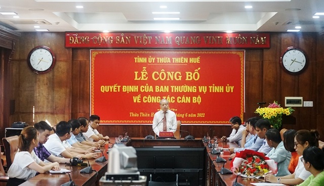 Phó Bí thư Thường trực Tỉnh ủy Thừa Thiên- Huế Phan Ngọc Thọ giao nhiệm vụ cho ông Lê Văn Vu