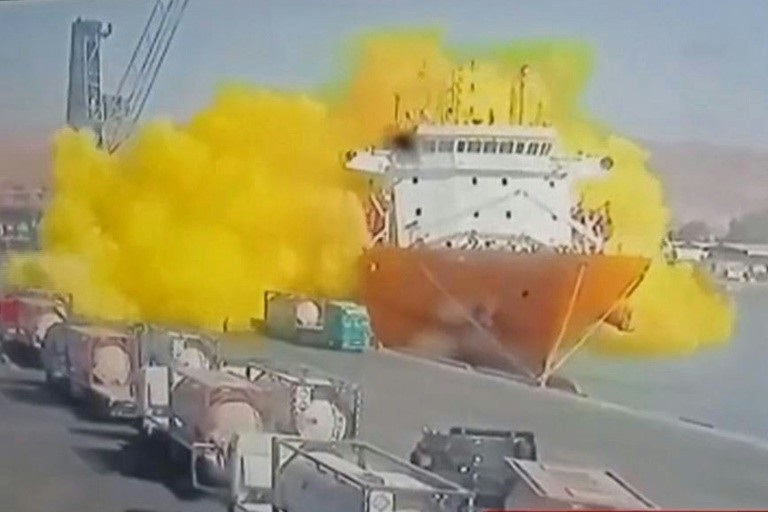Hình ảnh vụ nổ ở Jordan, do một bồn chứa gas rơi tại cảng Aqaba, ngày 27/6. (Nguồn: Zeta)