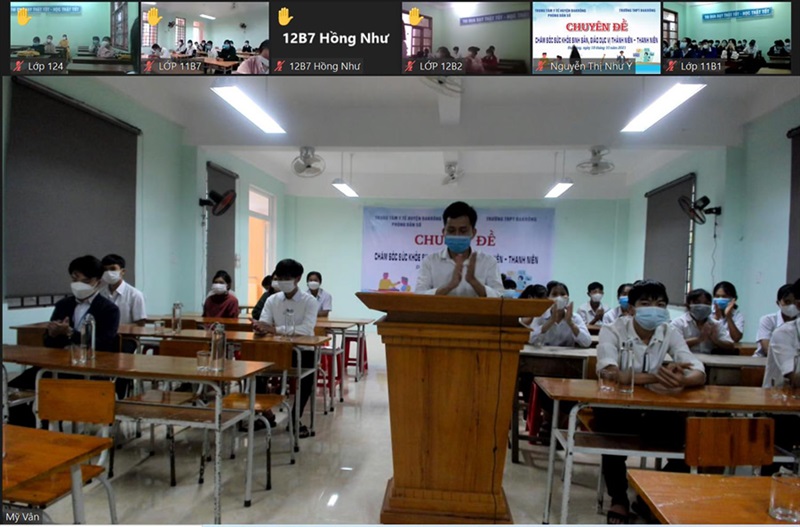 Một tiết học trực tuyến song song trực tiếp tại Trường THPT Đakrông.