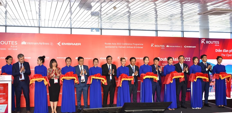 Các đại biểu, đại diện các hãng hàng không cùng bàn thảo các vấn đề nhằm tái thiết kết nối hàng không khu vực