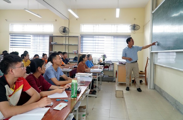 Không khí ôn tập của thầy trò Trường THPT Nguyễn Sỹ Sách huyện Thanh Chương.