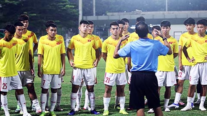 U19 Việt Nam tập luyện trước trận tranh hạng 3 với U19 Thái Lan.