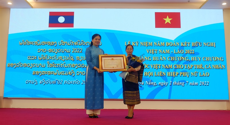 Ký kết thỏa thuận hợp tác giữa giữa hai Hội LHPN các tỉnh/thành phố Việt Nam- Lào