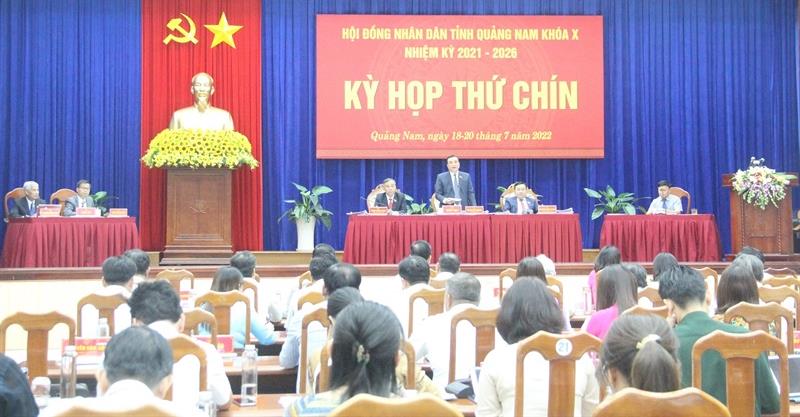Ông Phan Việt Cường – Bí thư Tỉnh ủy, Chủ tịch HĐND tỉnh Quảng Nam trả lời báo chí bên lề kỳ họp.