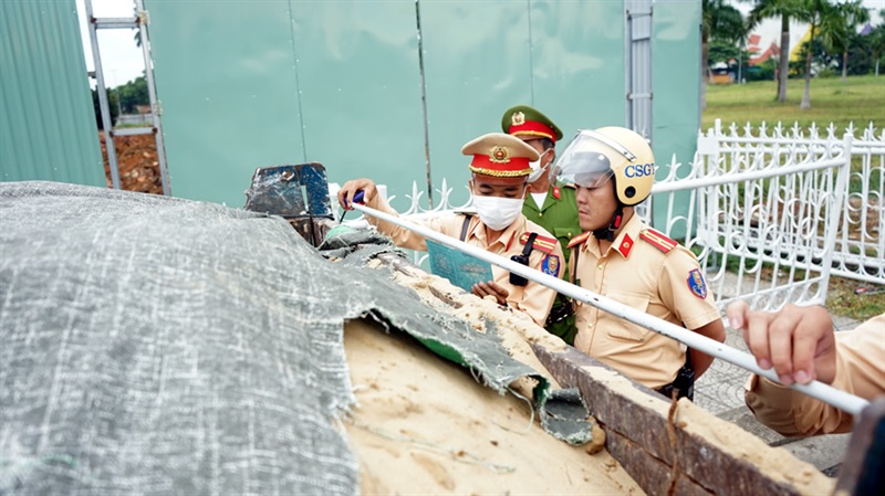 CAQ Hải Châu ra quân kiểm tra, xử lý xe "cơi nới" theo chuyên đề của Giám đốc Công an TP.