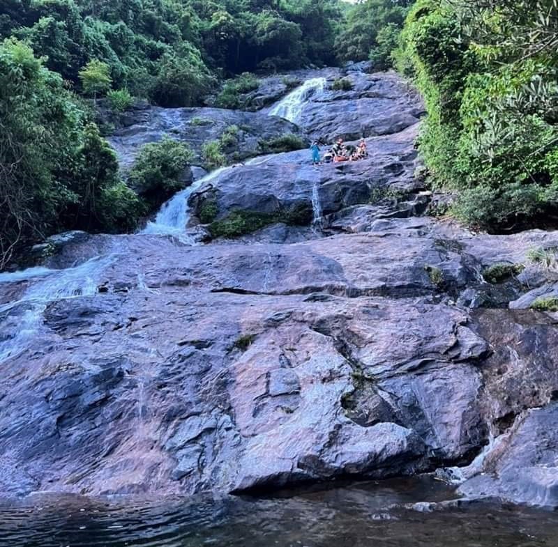 Các khu vực rừng núi, sông suối hiểm trở ở Hòa Vang đều được cơ quan chức năng cắm biển cảnh báo nhưng một bộ phận du khách vẫn chủ quan.