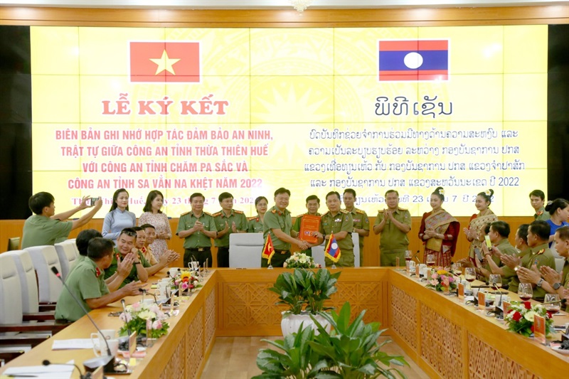 Công an tỉnh Thừa Thiên - Huế ký kết biên bản ghi nhớ hợp tác đảm bảo an ninh trật tự với 2 tỉnh của nước bạn Lào