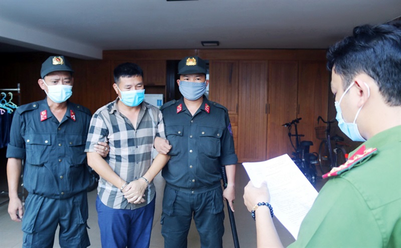 CQĐT thực hiện quyết định khởi tố bị can đối với Tạ Việt Hùng.