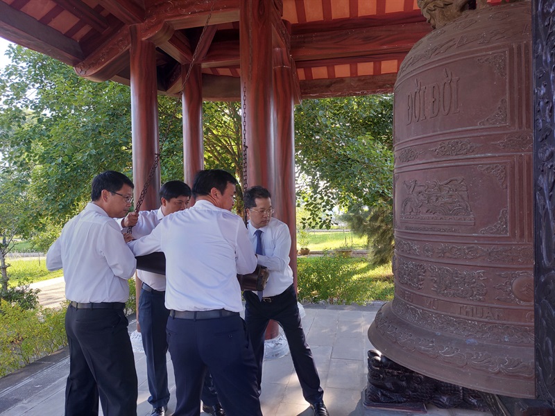 Đoàn đại biểu thành phố Đà Nẵng dâng hương tưởng nhớ các anh hùng liệt sĩ tại Nghĩa trang Liệt sỹ TPĐà Nẵng