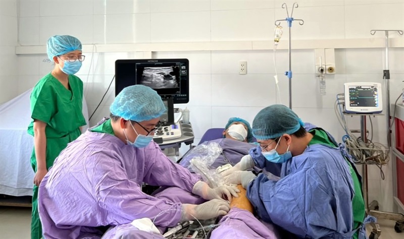 Khoa Tim mạch can thiệp Bệnh viện Đà Nẵng triển khai thành công kỹ thuật điều trị suy giãn tĩnh mạch chi dưới bằng sóng có năng lượng tần số radio.