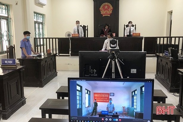 TAND TP Hà Tĩnh tổ chức phiên tòa trực tuyến xét xử sơ thẩm đối với bị cáo Dương Kim Đạt về tội “Mua bán trái phép chất ma túy”.